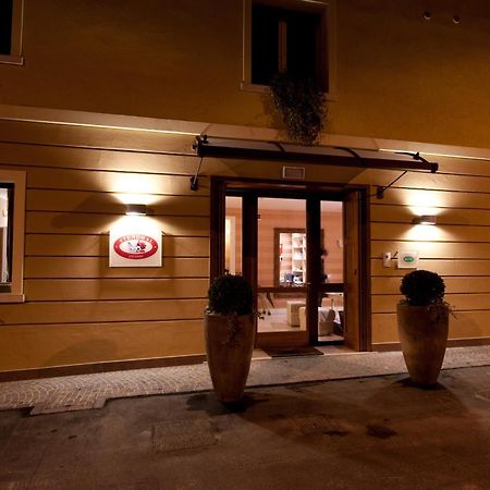 Hotel Locanda Stendhal Colorno Bagian luar foto