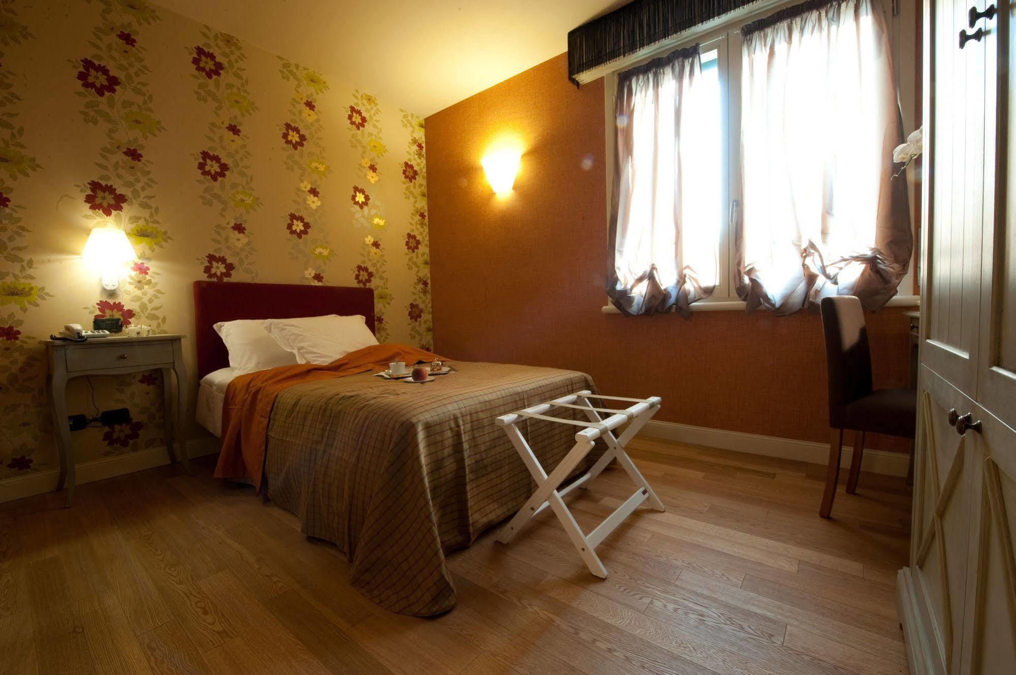 Hotel Locanda Stendhal Colorno Bagian luar foto