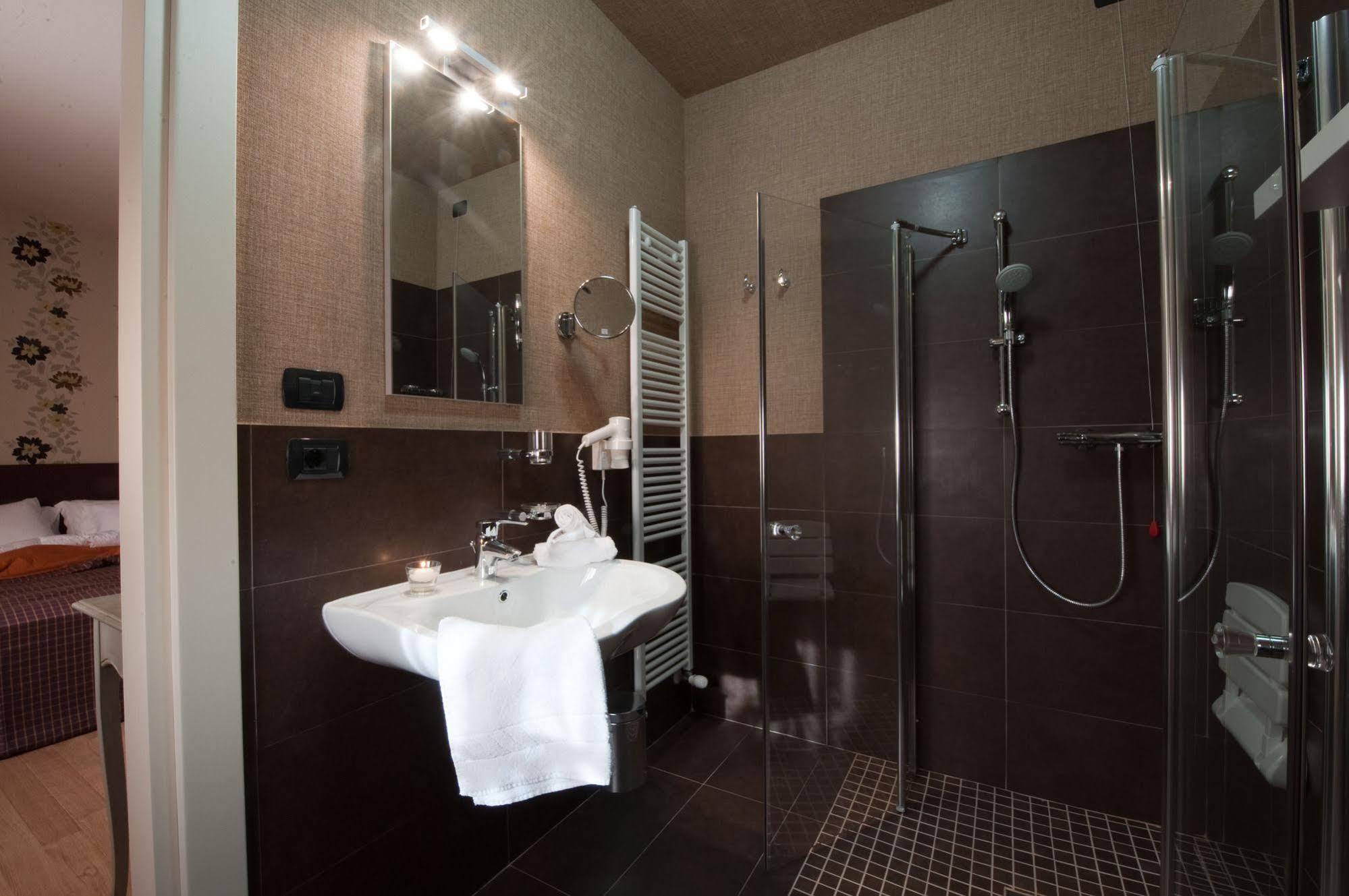 Hotel Locanda Stendhal Colorno Bagian luar foto