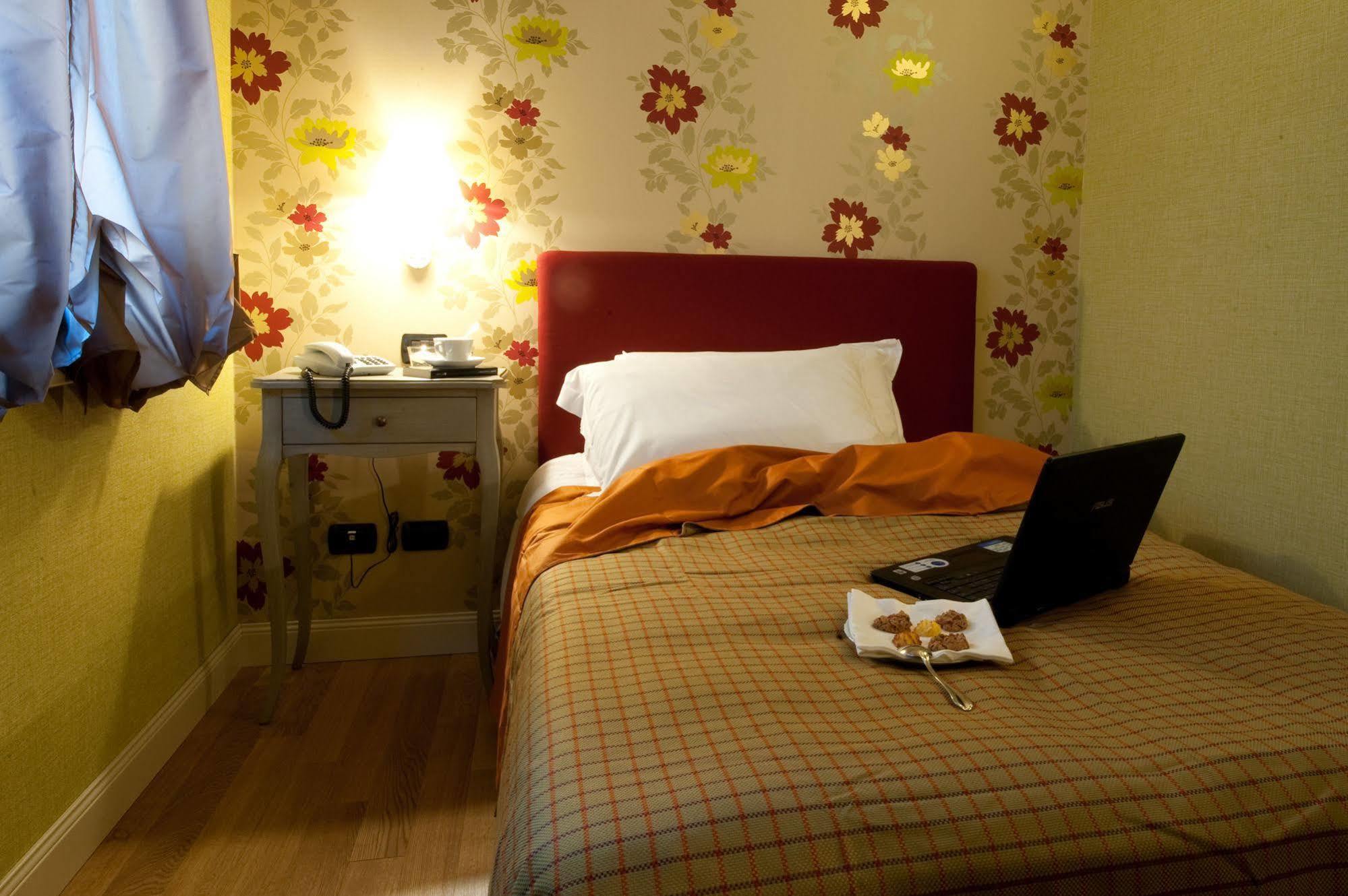 Hotel Locanda Stendhal Colorno Bagian luar foto